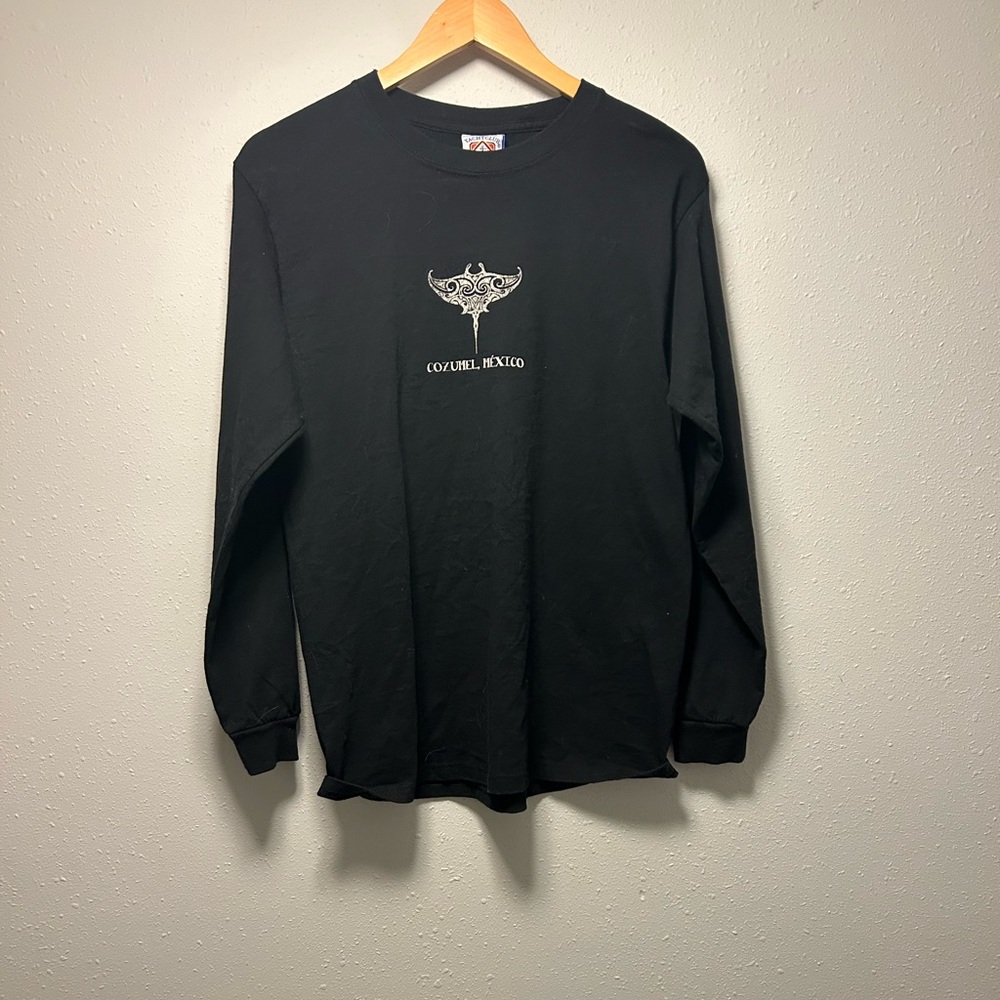 Y2K Yacht Club Cozumel Mexico
Graphic Surf Longsleeve
